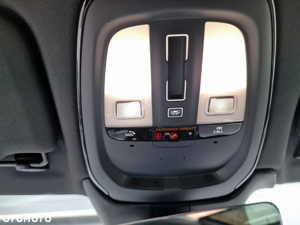 Volvo V90 T8 AWD Plug-In Hybrid R-Design - 30