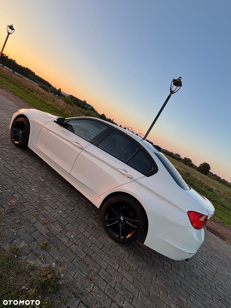 BMW Seria 3 320d Sport Line - 10