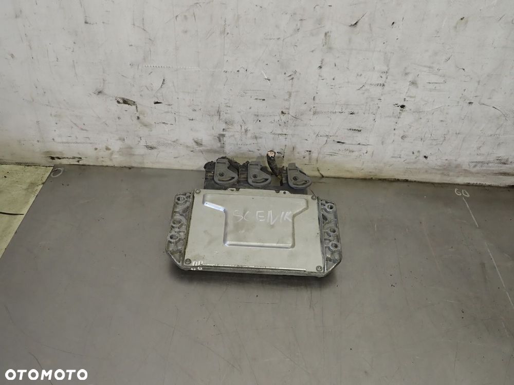 KOMPUTER SILNIKA RENAULT SCENIC II 1.6 8200298463 - 1