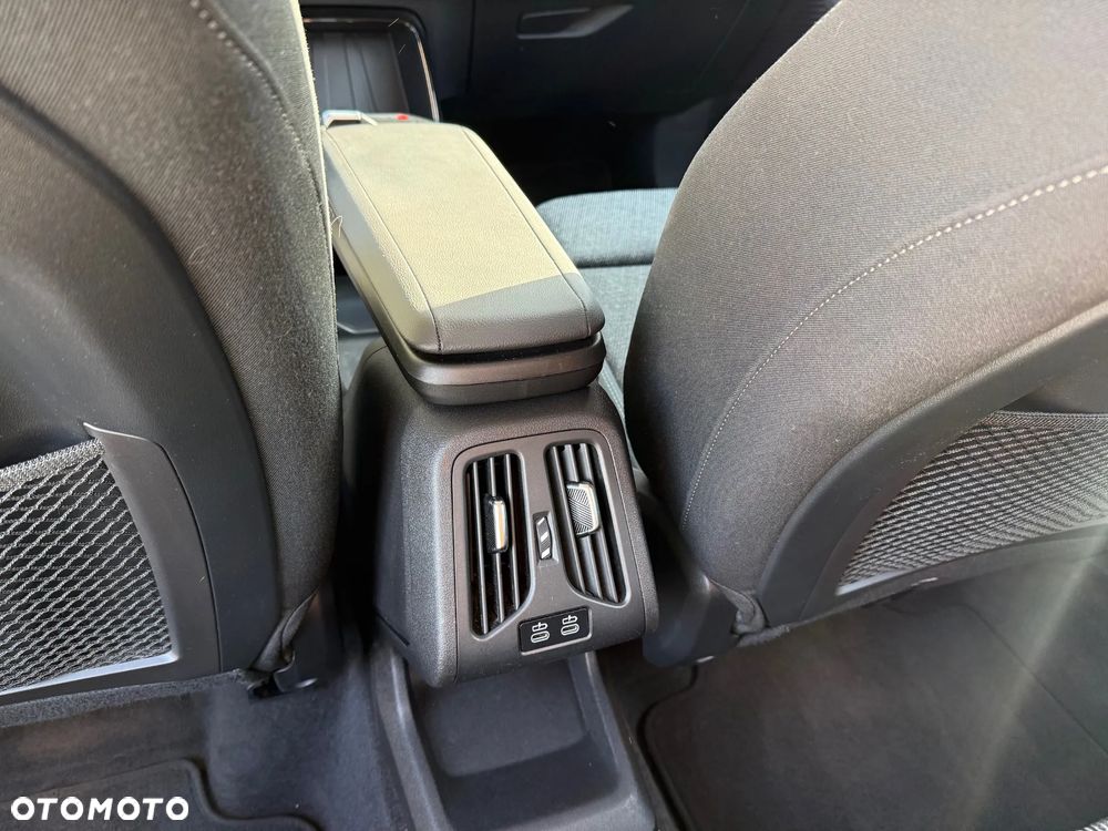 BMW Seria 2 218d - 25