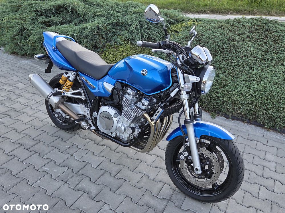 Yamaha XJR - 11