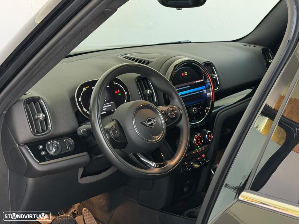 MINI Countryman Cooper SE Premium Essential Auto - 26