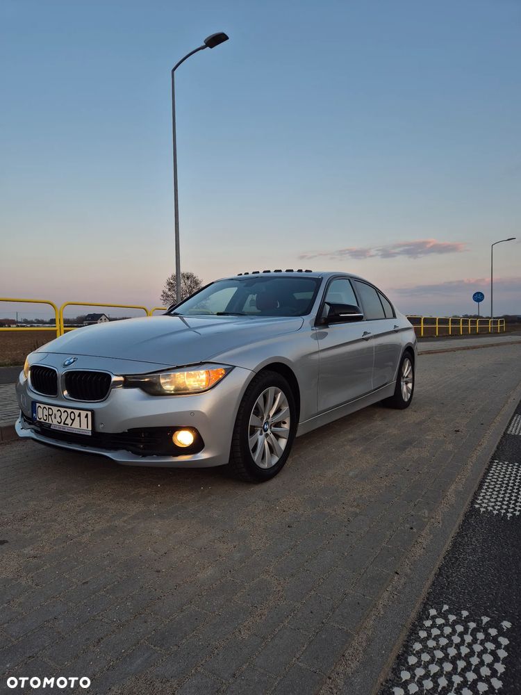 BMW Seria 3 320i xDrive - 2
