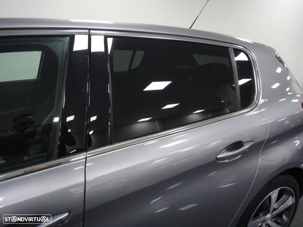 Peugeot 308 PureTech 130 GPF EAT8 Stop & Start GT Pack - 11