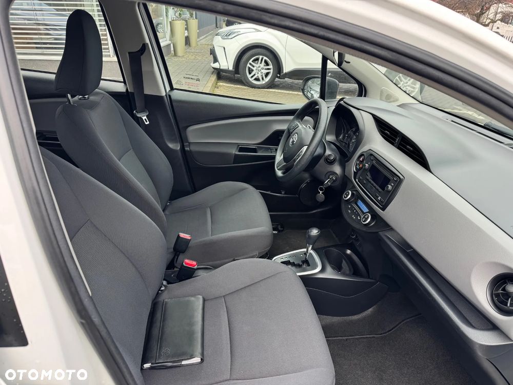 Toyota Yaris Hybrid 100 Active - 8