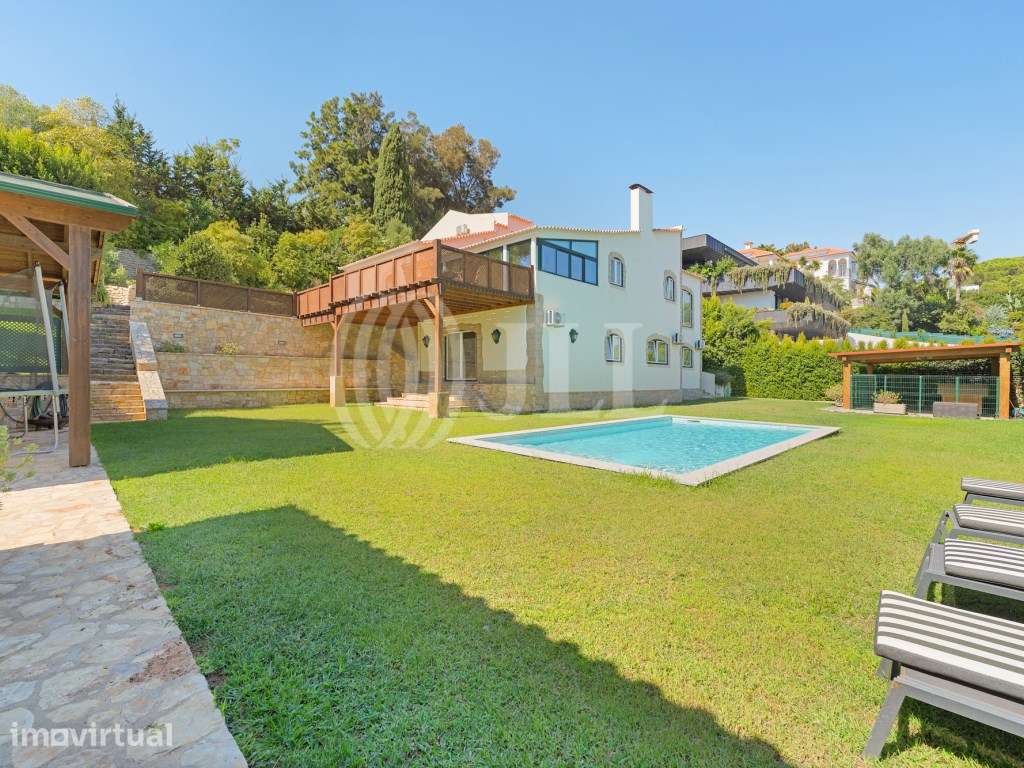 Moradia T6 com jardim e piscina no Estoril em Cascais