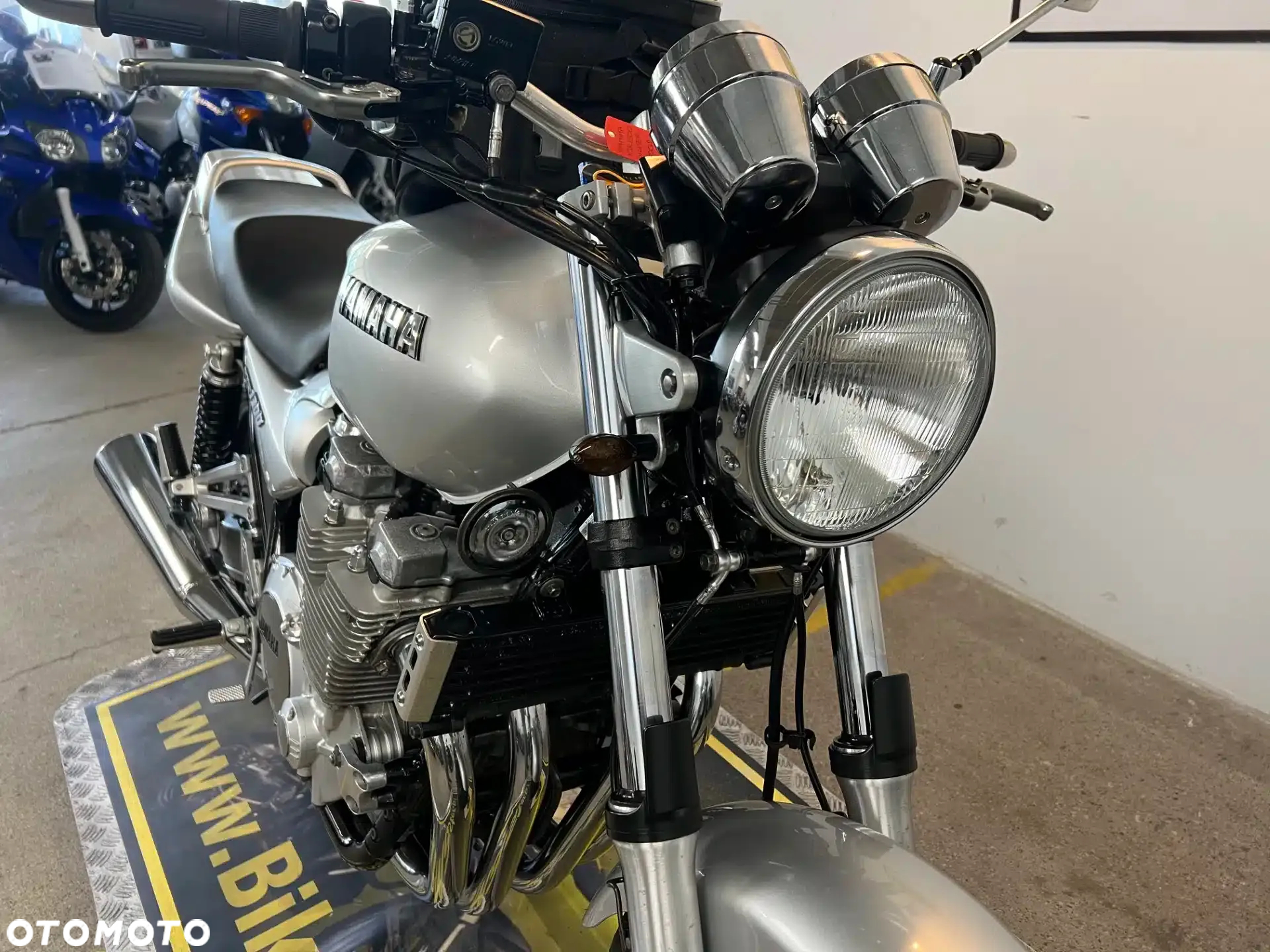 Yamaha XJR - 8