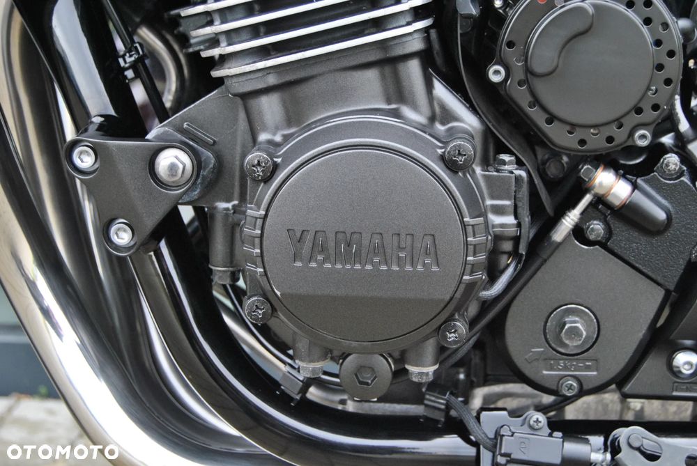 Yamaha XJR - 15