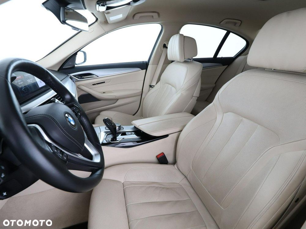 BMW Seria 5 520d xDrive - 14