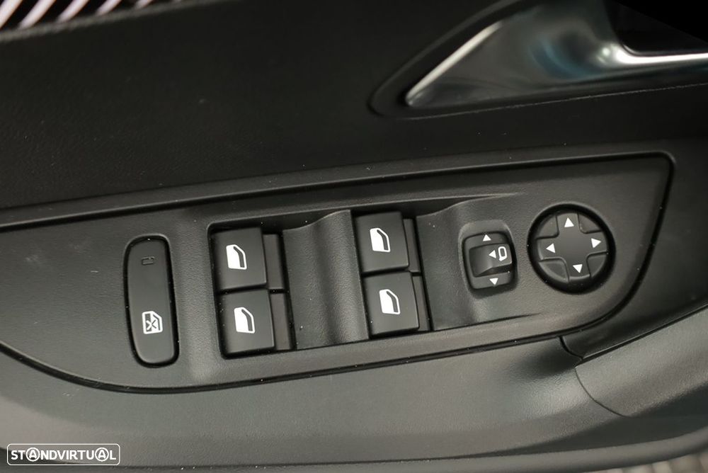 Peugeot 2008 1.2 Allure - 20