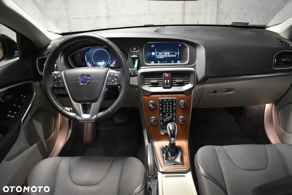 Volvo V40 Cross Country T4 AWD Drive-E Momentum - 10
