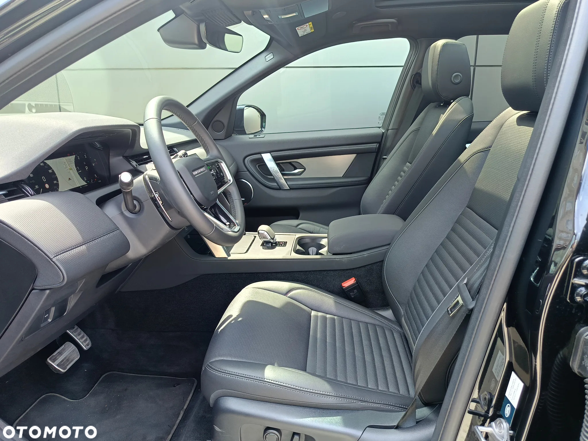 Land Rover Discovery Sport 2.0 D180 R-Dynamic SE - 18