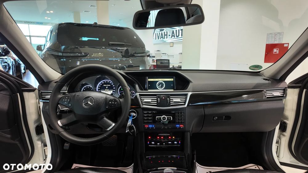 Mercedes-Benz Klasa E 350 CDI DPF BlueEFFICIENCY 7G-TRONIC Avantgarde - 32