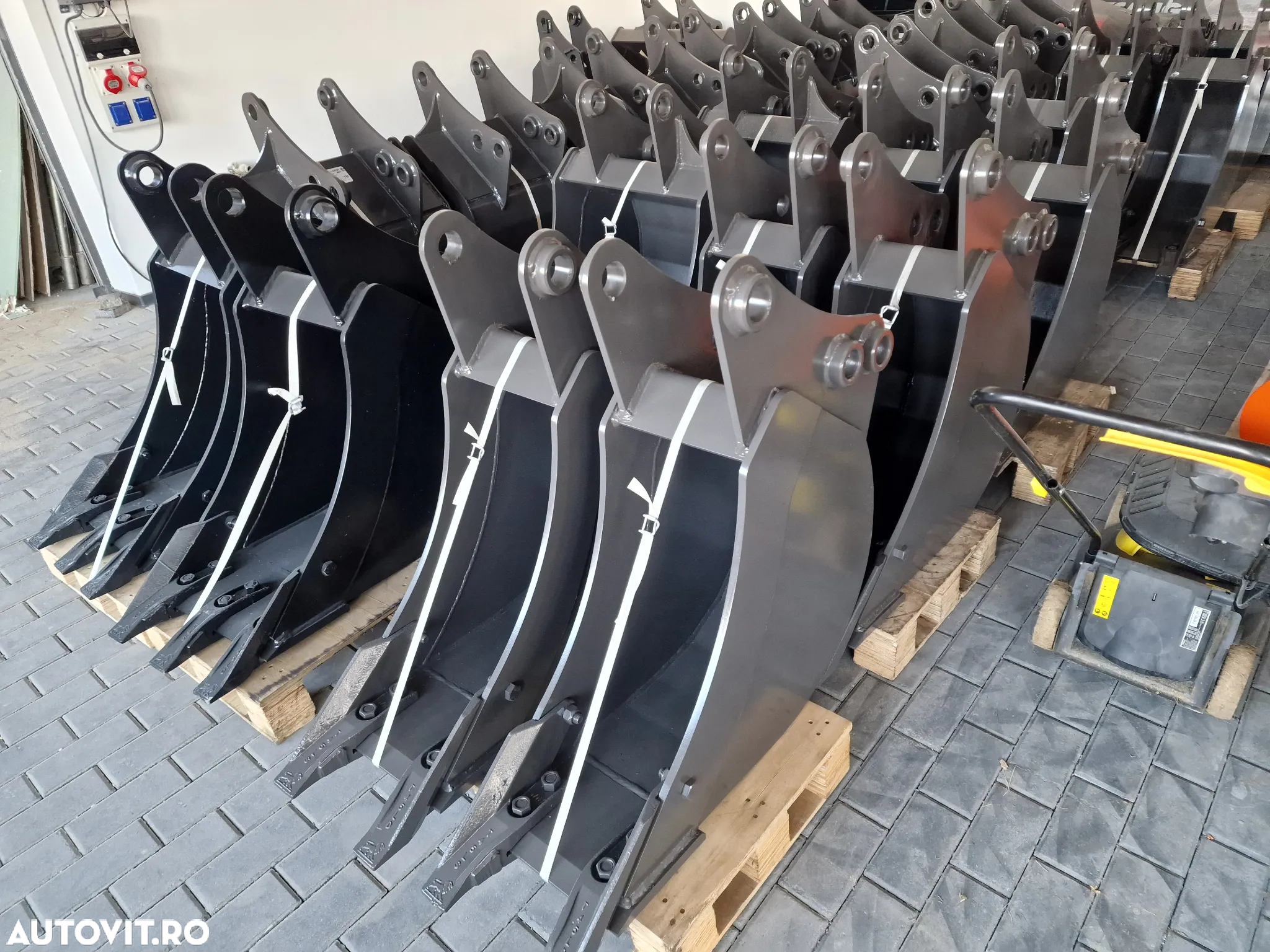 Cupa buldoexcavator - 5