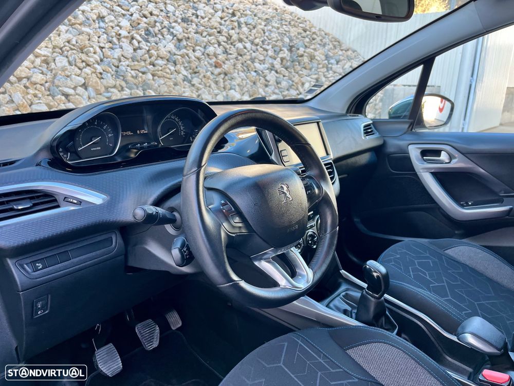 Peugeot 2008 1.2 PureTech Style - 12