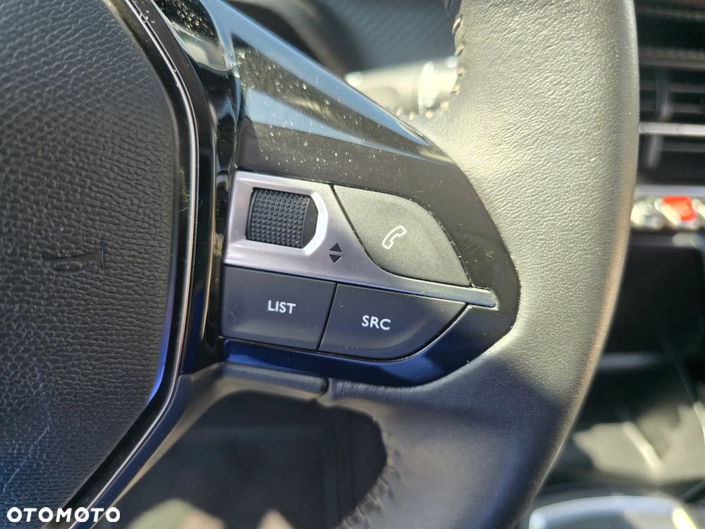 Peugeot 208 - 28