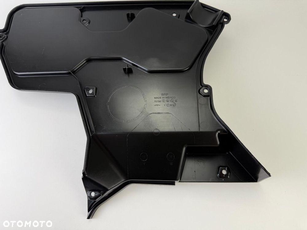 Wykończenie przedniego panelu Can-Am Defender HD10 2022+ - 14