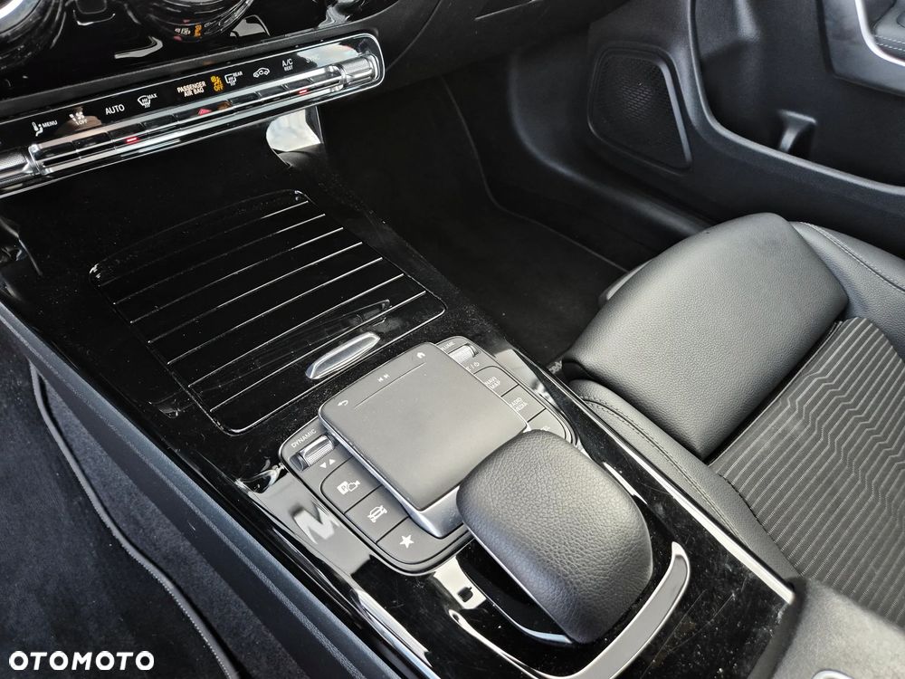 Mercedes-Benz CLA 200 7G-DCT Progressive - 24