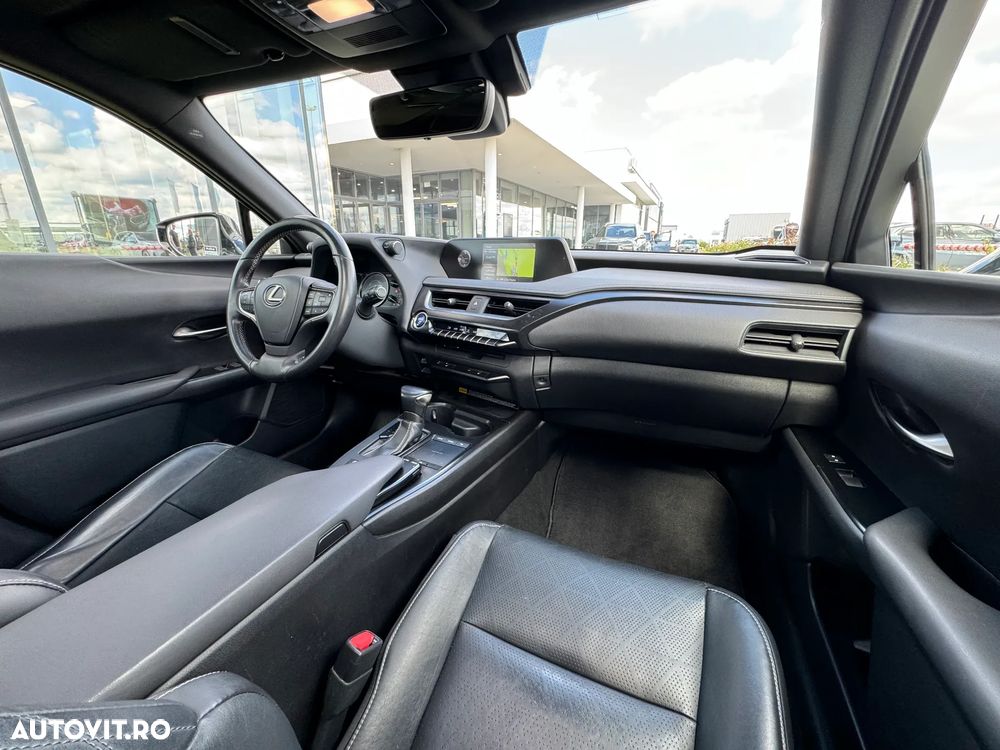 Lexus UX 250h FWD Business - 24