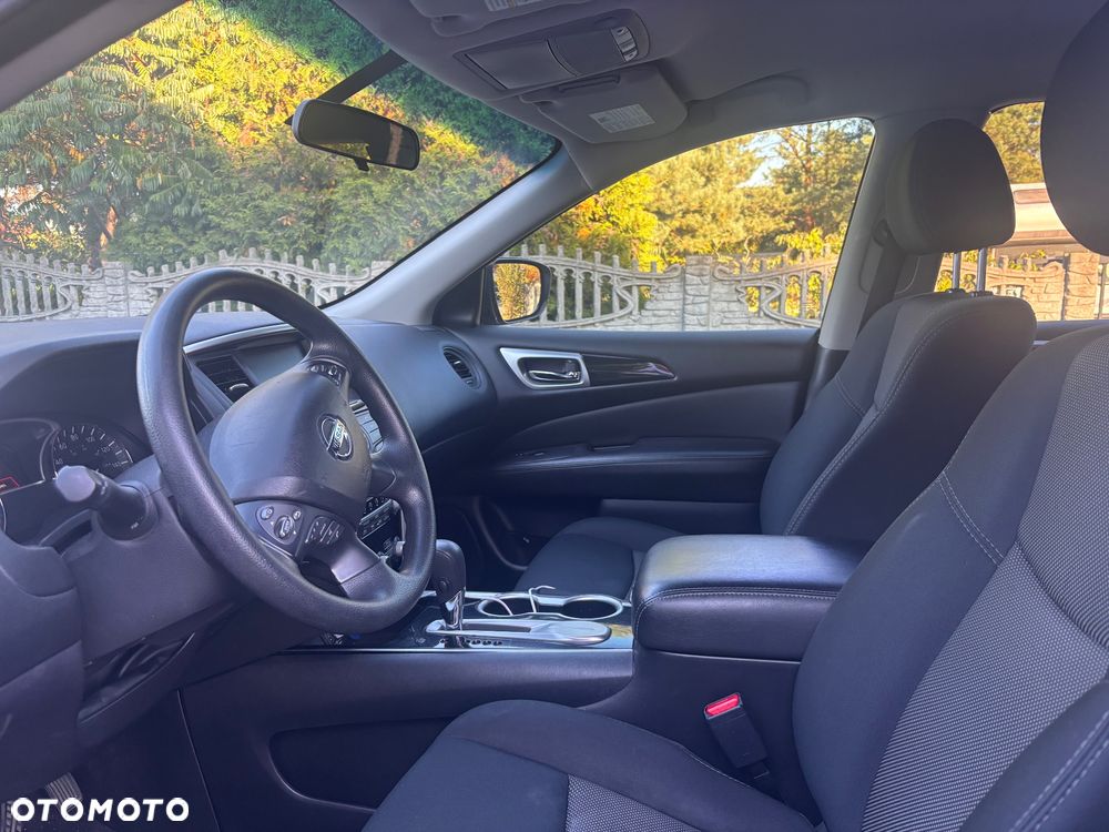 Nissan Pathfinder - 11