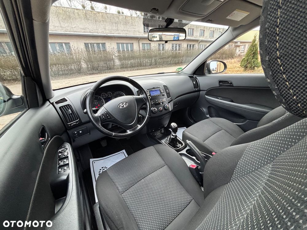 Hyundai i30 i30cw 1.6 CRDi FIFA WM Edition - 21