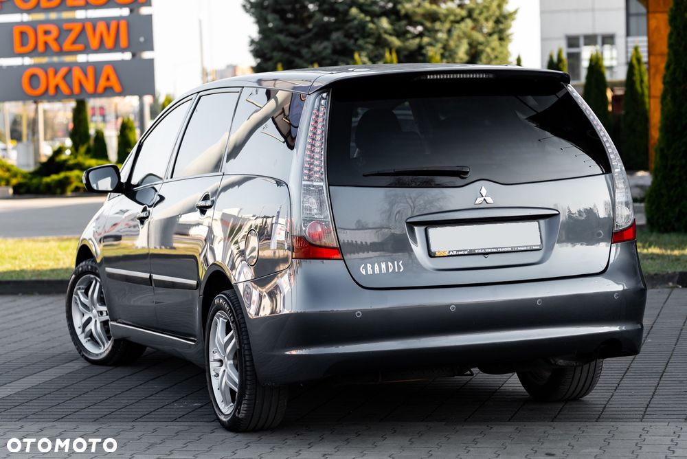 Mitsubishi Grandis 2.4 Invite - 12