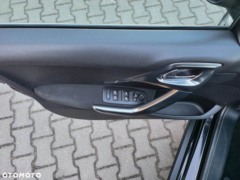 Peugeot 2008 1.2 Pure Tech Allure S&S - 12