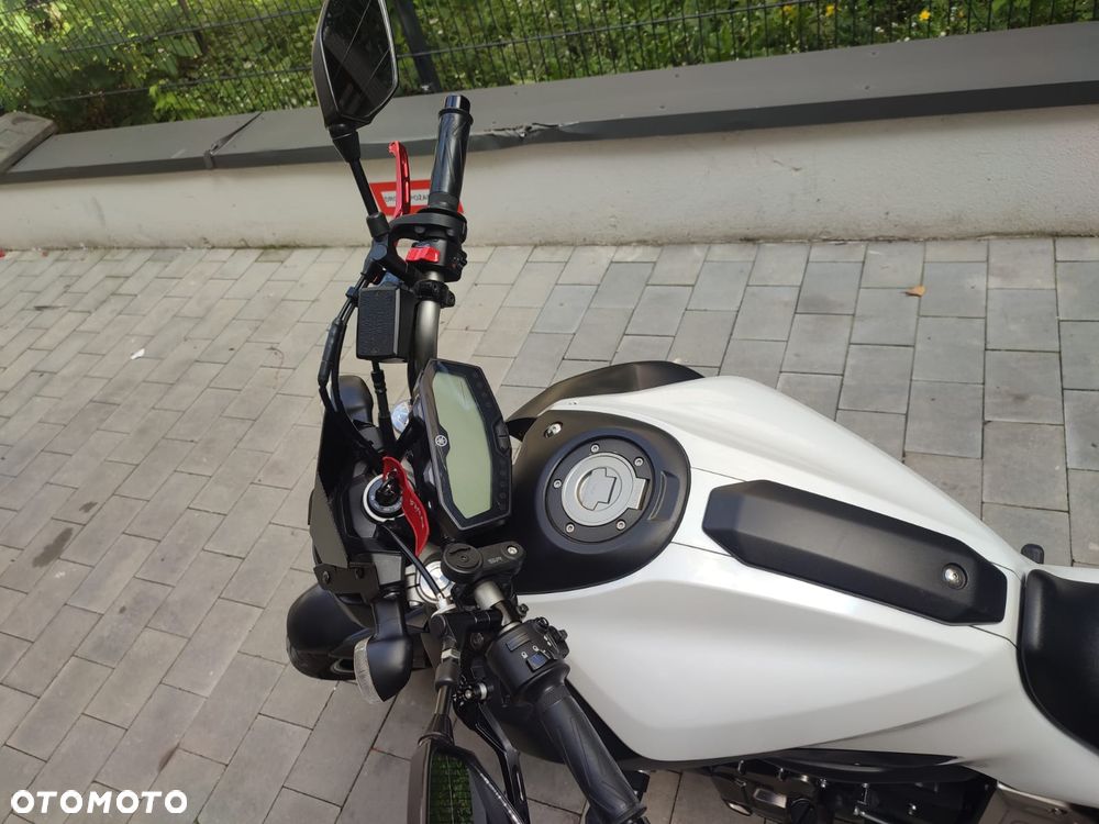 Yamaha MT - 19