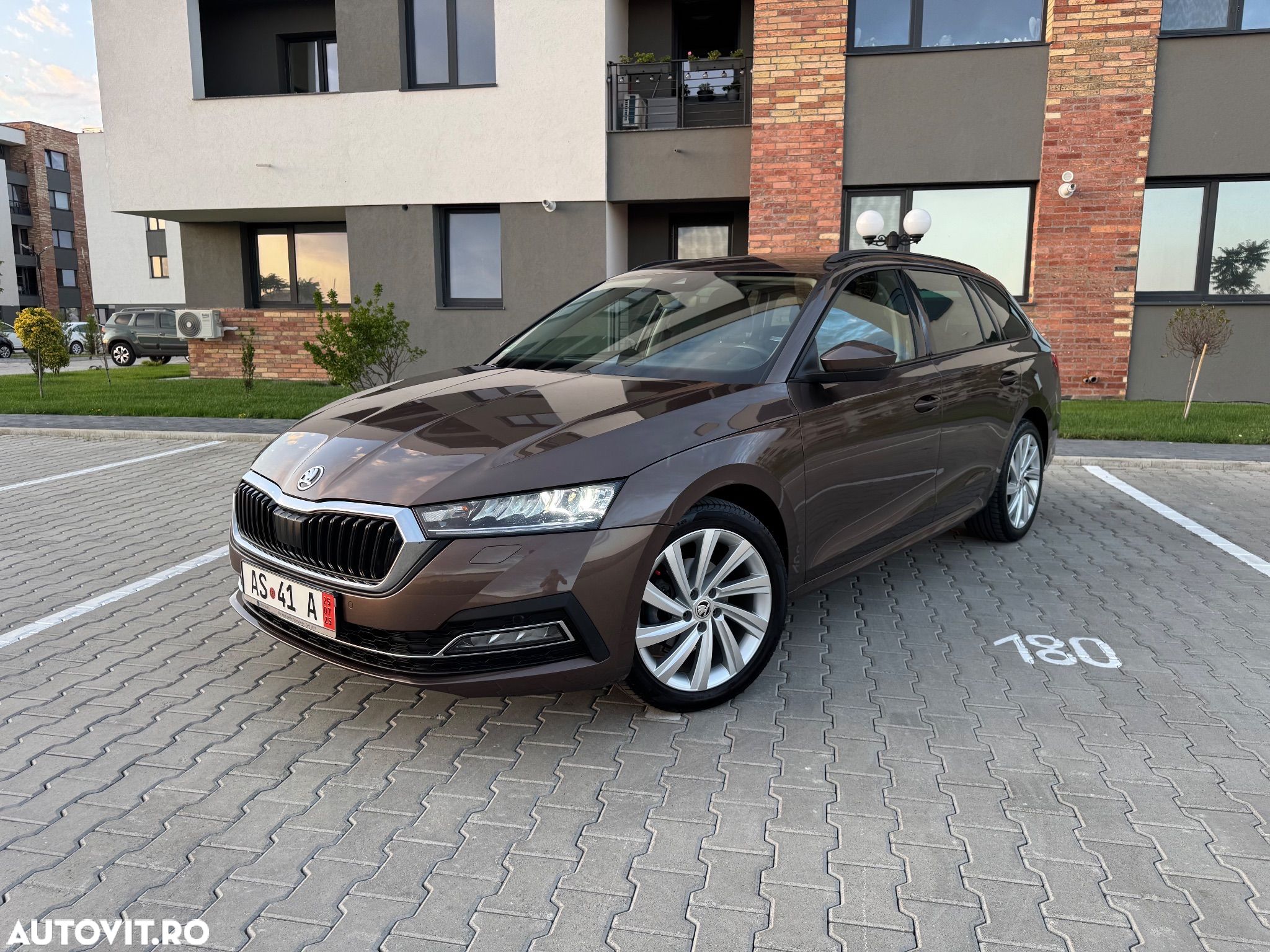 Skoda Octavia 2.0 TDI DSG Style - 1