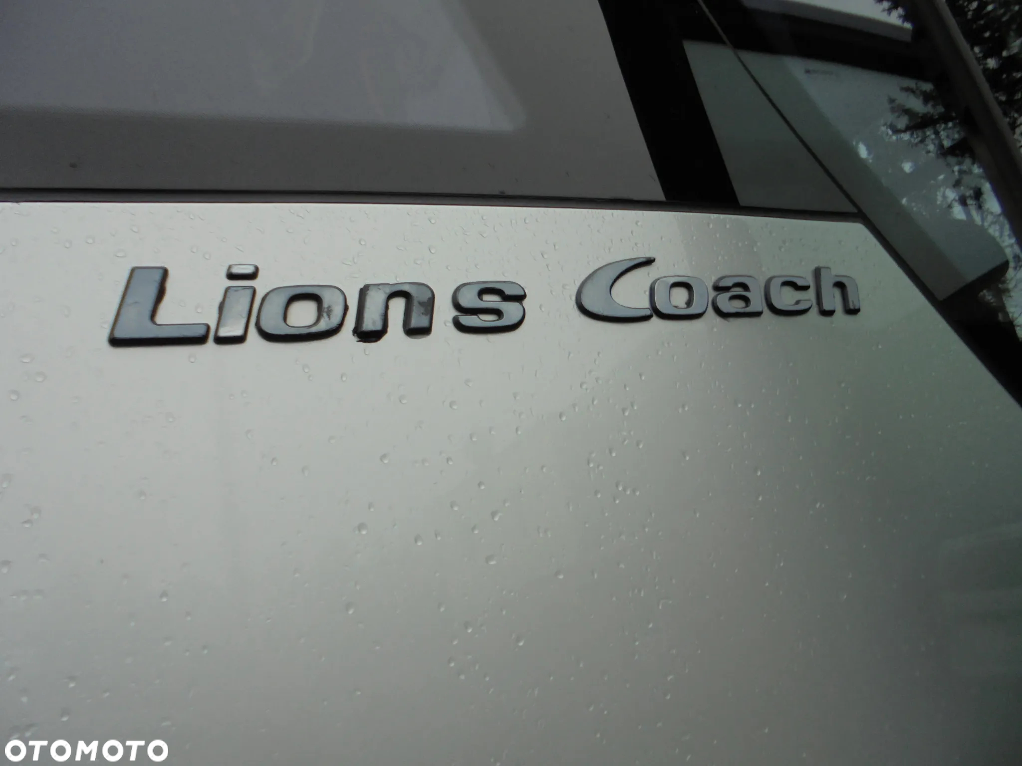 MAN R07 Lions Coach - 12