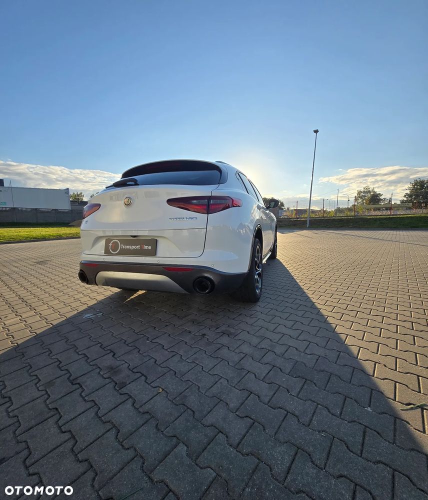 Alfa Romeo Stelvio 2.0 Turbo 16V AT8-Q4 Ti - 8