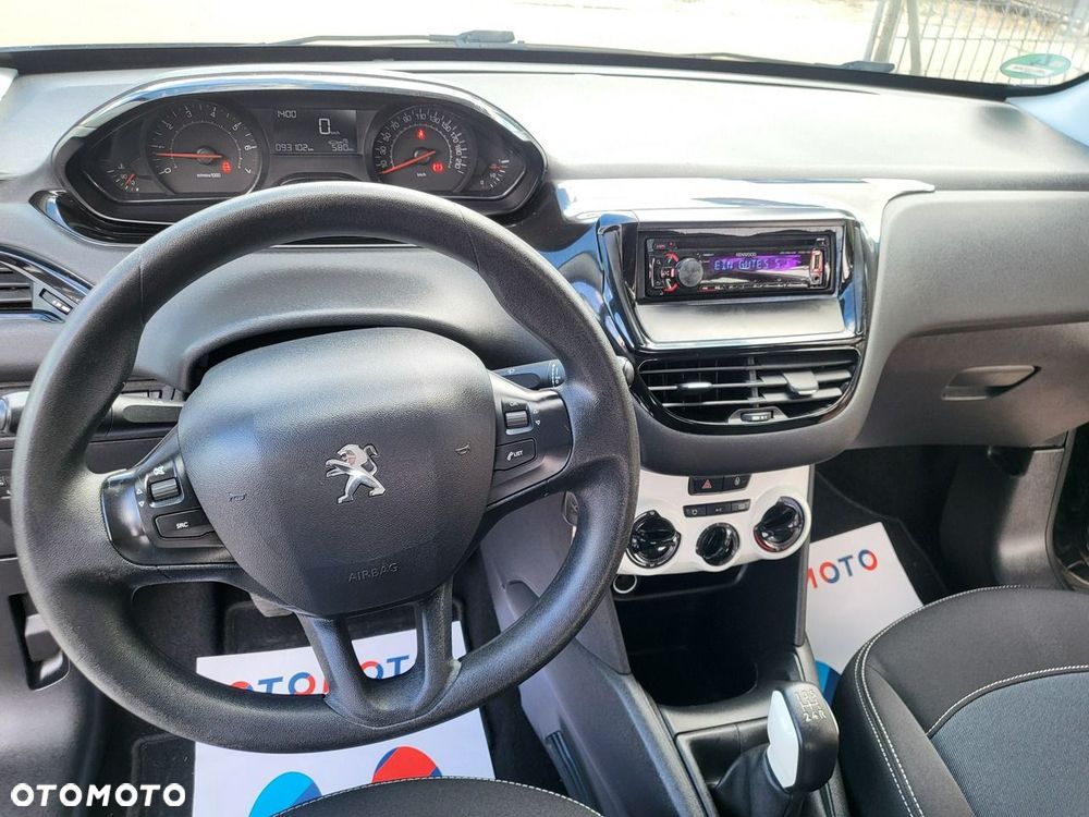 Peugeot 208 - 23