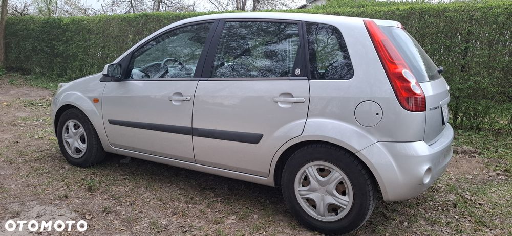 Ford Fiesta 1.4 Ghia - 17