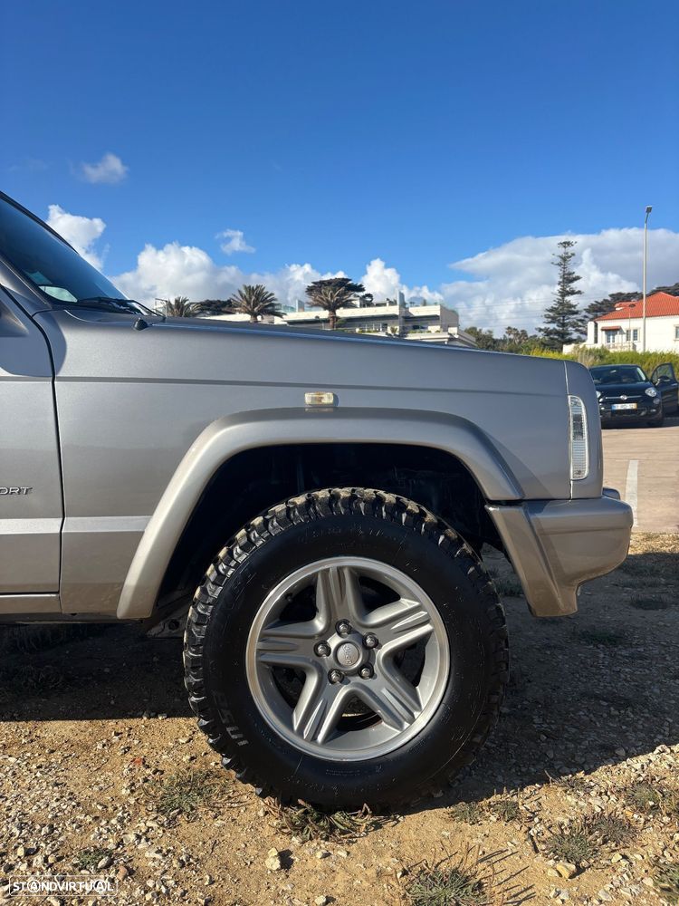 Jeep Cherokee 2.5 TD Base - 37