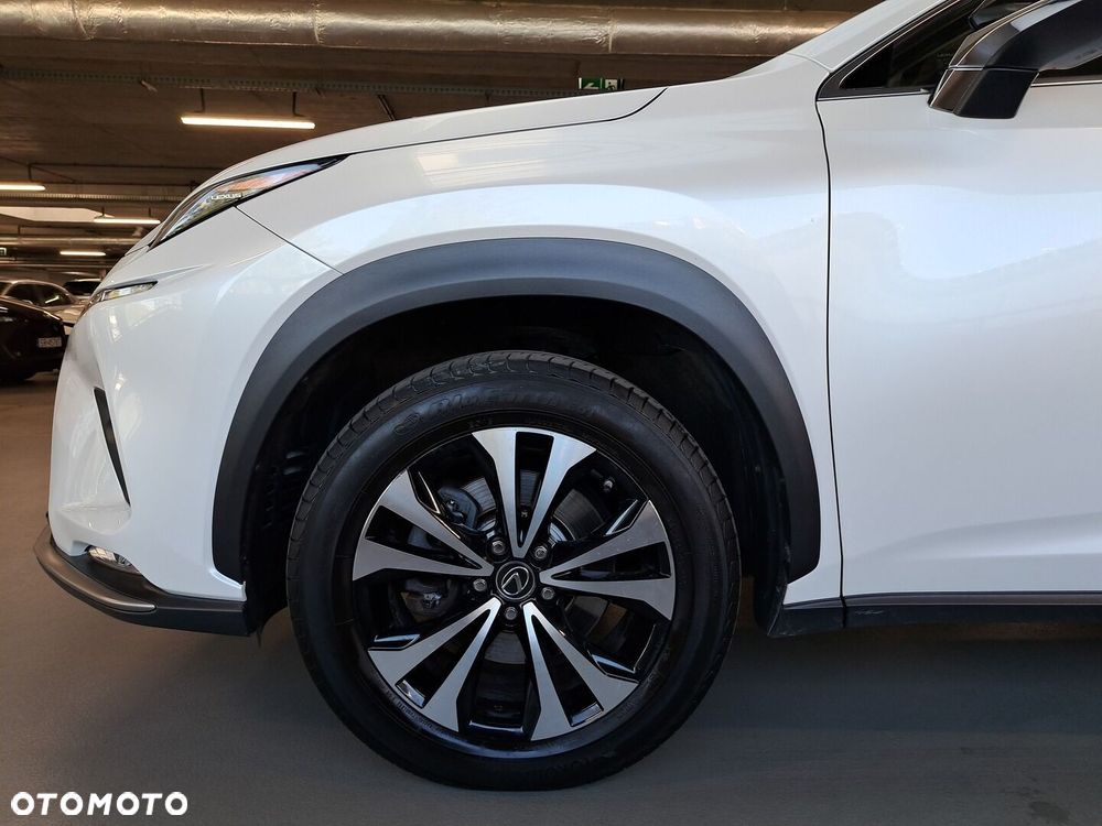 Lexus NX 300h F Impression AWD - 40