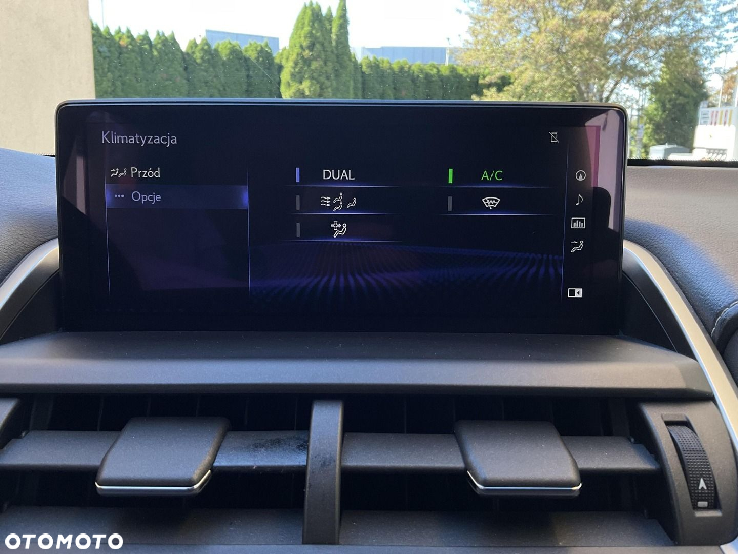 Lexus NX 300h Business Edition AWD - 24