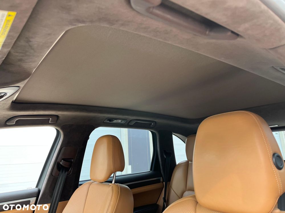Porsche Cayenne - 25