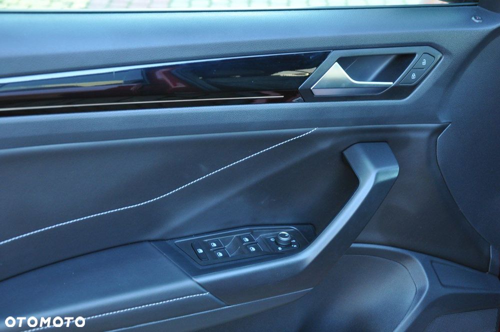 Volkswagen T-Roc - 10