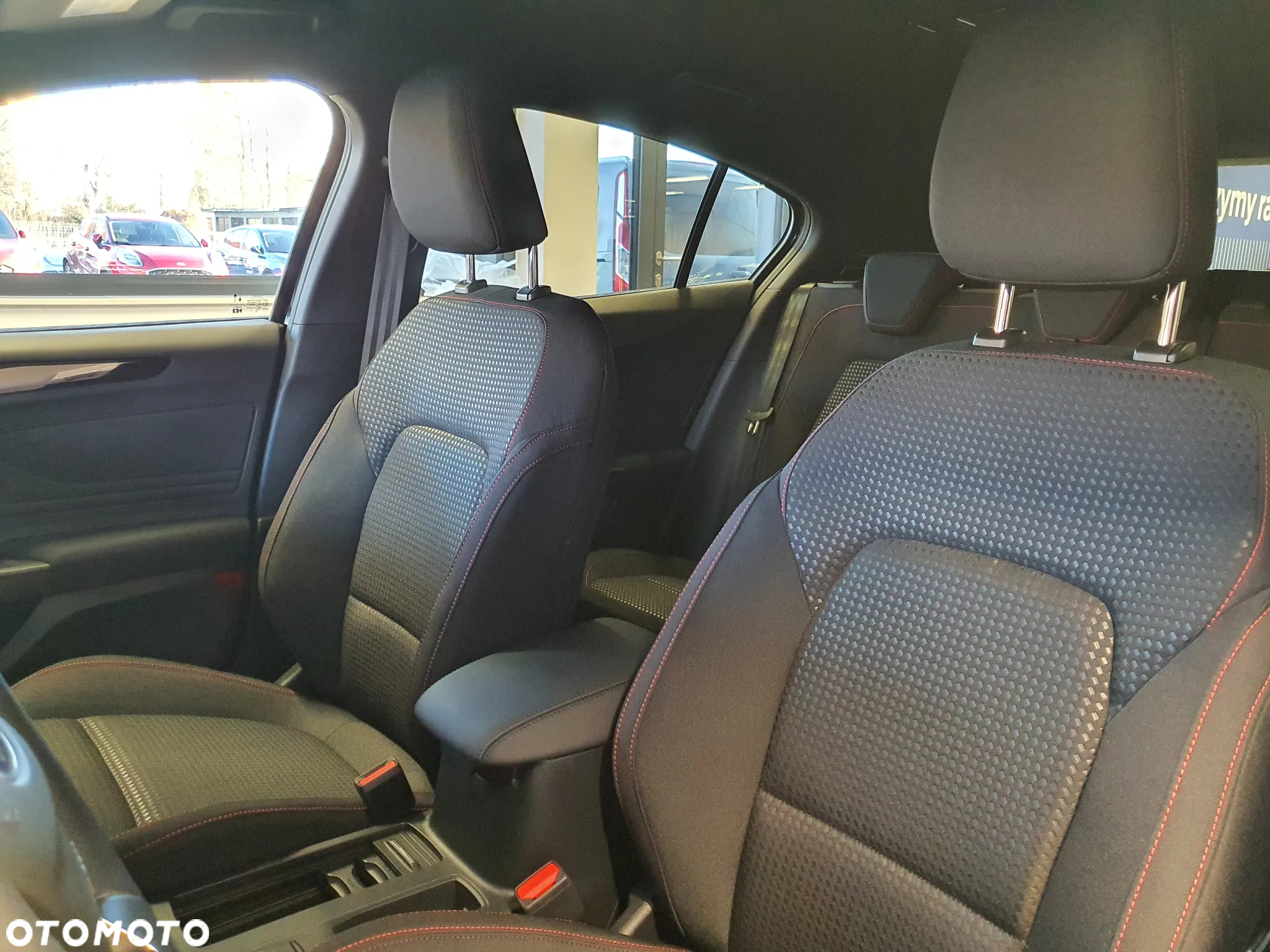 Ford Focus 1.0 EcoBoost mHEV ST-Line X - 12