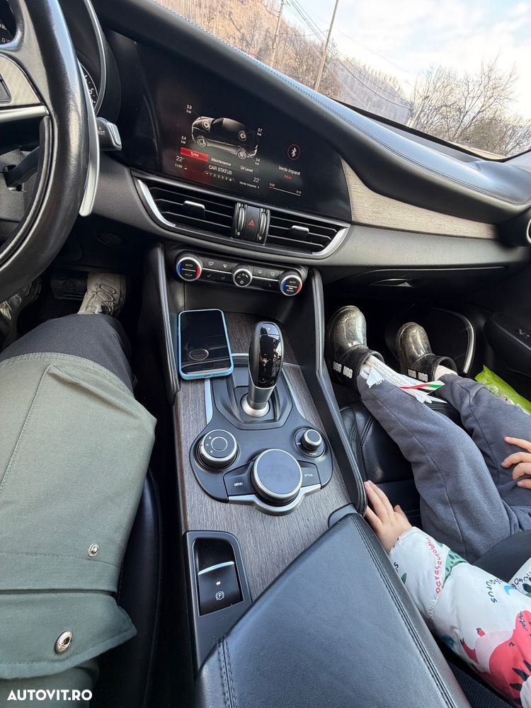 Alfa Romeo Giulia - 8