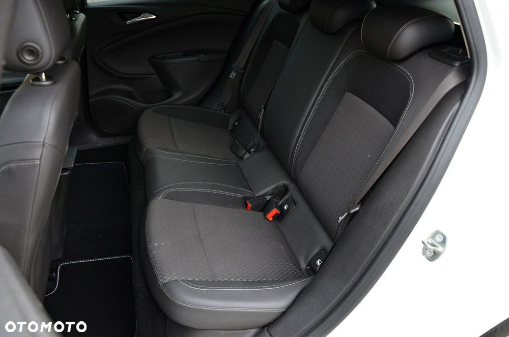 Opel Astra 1.6 D (CDTI) Automatik Dynamic - 33