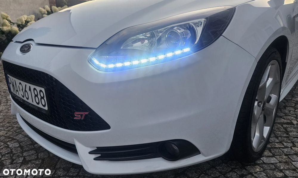 Ford Focus 2.0 EcoBoost ST mit Leder-Sport-Paket - 36