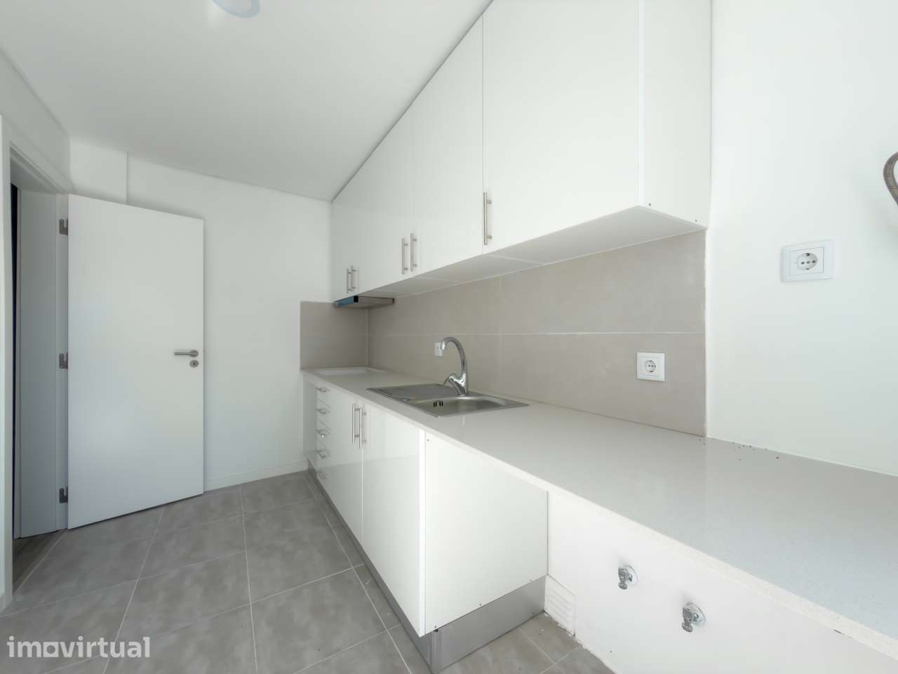 Apartamento T3 com logradouro, totalmente renovado - Grande imagem: 2/26