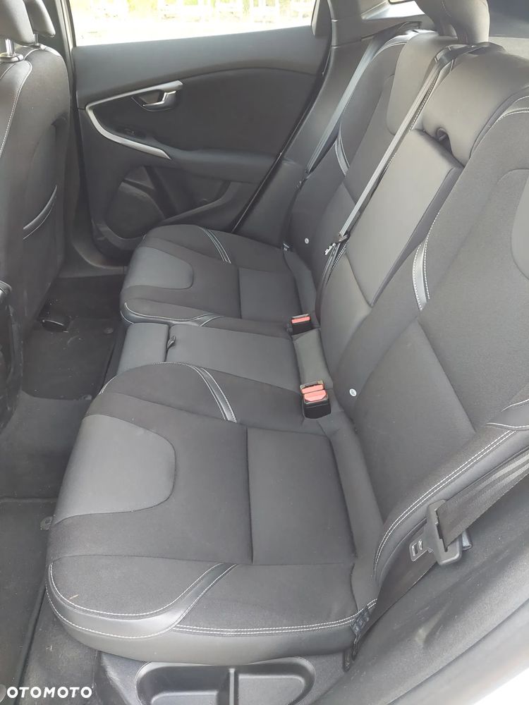 Volvo V40 T2 Momentum - 11