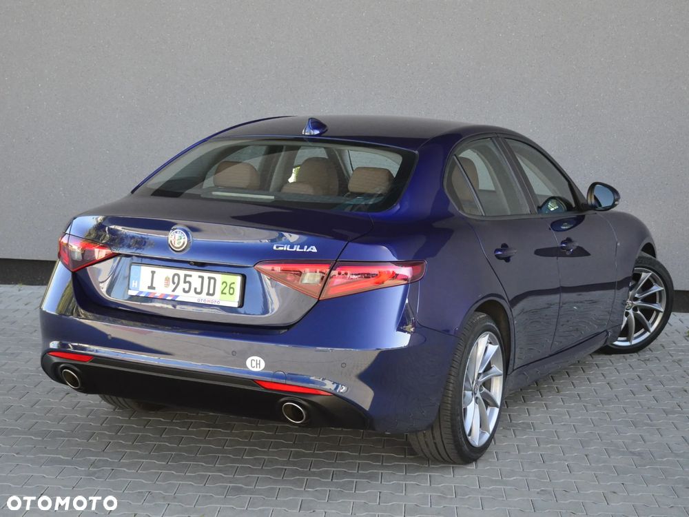Alfa Romeo Giulia - 5
