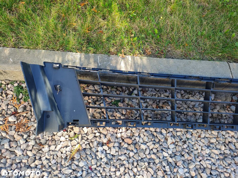 CLIO III 3 KRATKA ŚRODKOWA ZDERZAKA PRZÓD 622541459R - 9