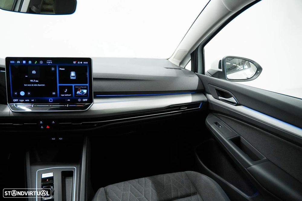 VW Golf 1.5 eTSI Urban DSG - 19