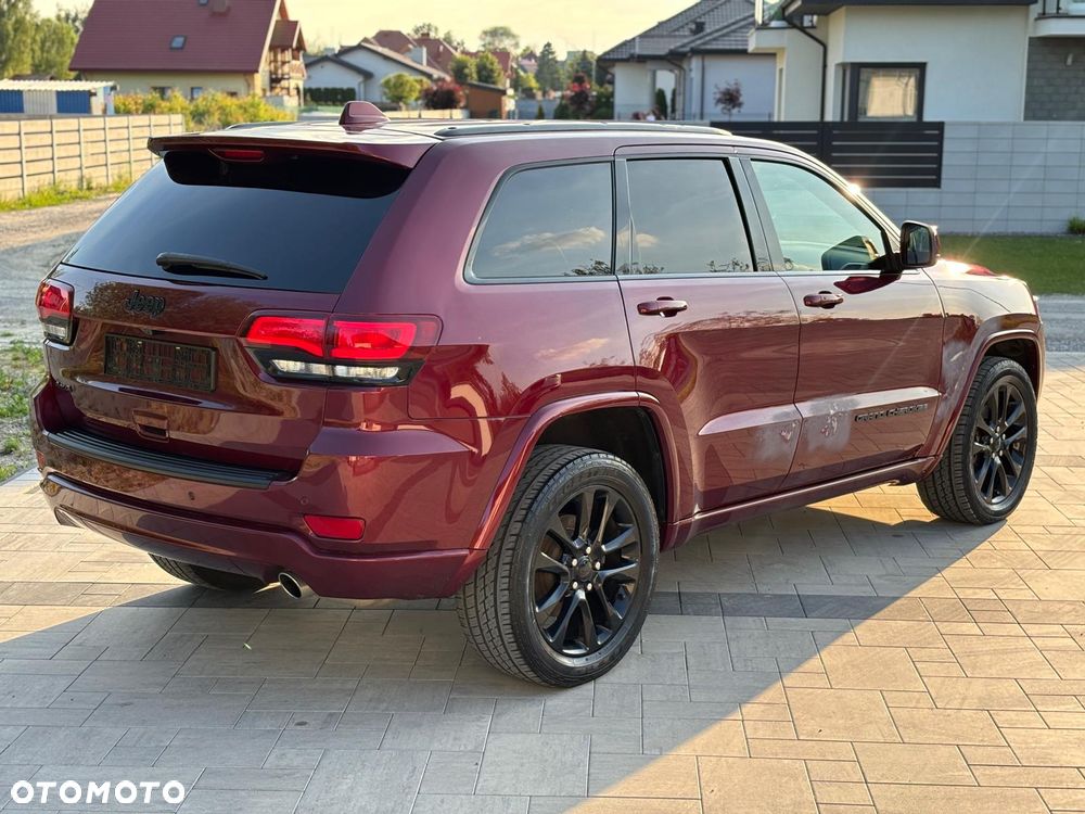 Jeep Grand Cherokee - 12