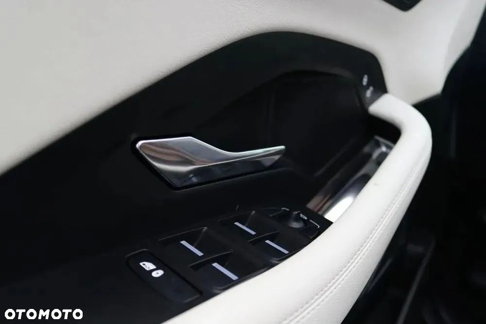 Jaguar E-Pace P300 AWD R-Dynamic SE - 14