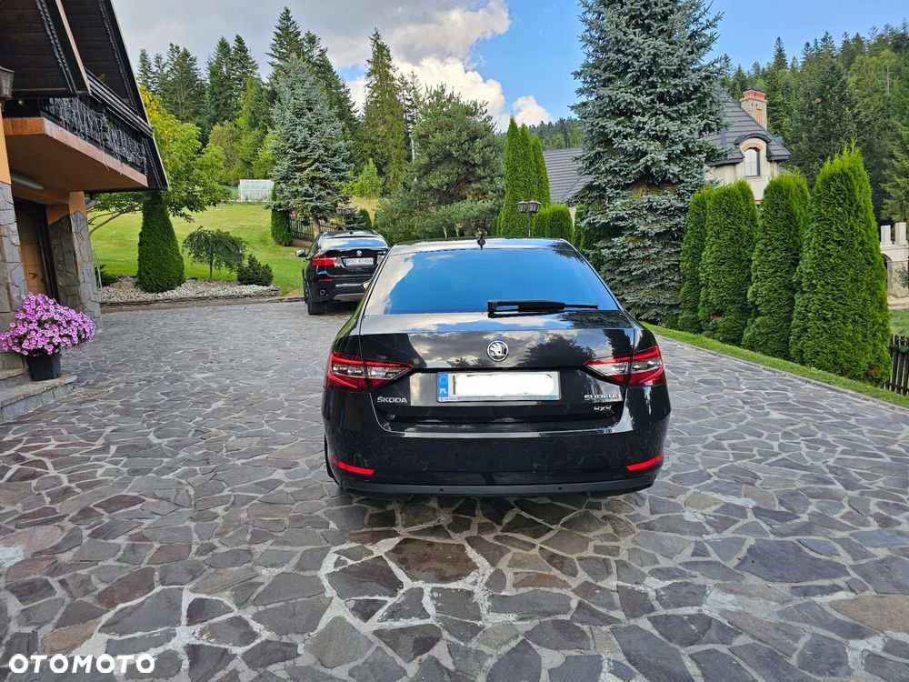 Skoda Superb 2.0 TDI 4x4 L&K DSG - 9